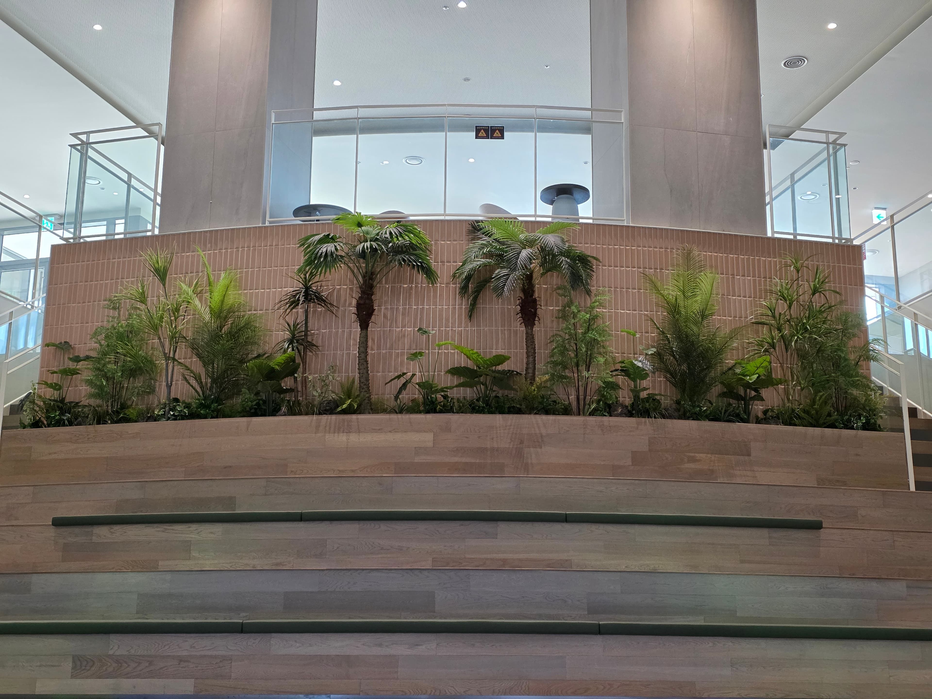 커브드 트로피컬 라인 (Curved Tropical Line)